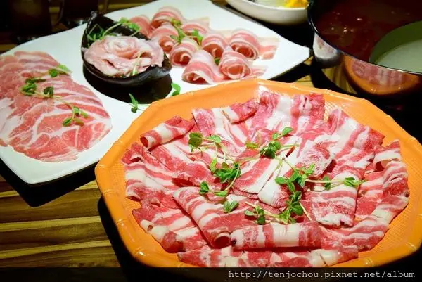 花花，甲飽沒【台北食記】爭纖涮涮鍋 西門町平價大份量高cp值火鍋！肉品真的讚！