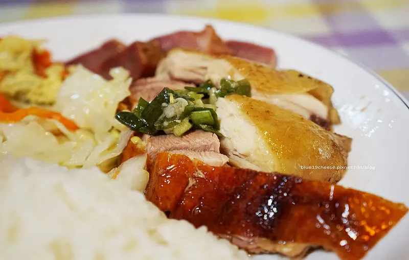 【台中中區】上舫港式燒臘 - 咖啡館裡的燒臘店.套餐裡還是喝的到老闆多年經驗的黑咖啡喔!隔壁是香港珍味燒臘和永琦百貨