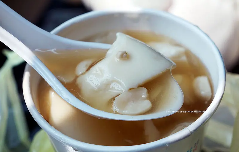 【台中北區】東興市場 無名豆花 - 花生豆花推薦.現在就有薑汁可以加囉!