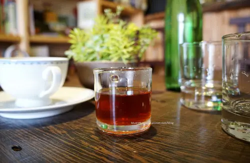 【台中東勢】何朝宗建築師事務所 - 食尚玩家推薦.可先預訂每星期三和五的新鮮出爐麵包.150元個人單品喝到飽