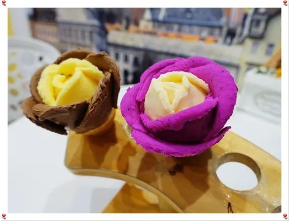 【大雅區】布達佩斯冰淇淋專賣店。雙色／三色玫瑰花瓣造型冰淇淋