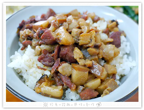 [台南食記] 鮮寶火雞肉飯~打破傳統！獨特日式風味！火雞肉飯/魯肉飯/白菜滷/三色蛋/味噌肉/貢丸湯！紅茶免費暢飲！