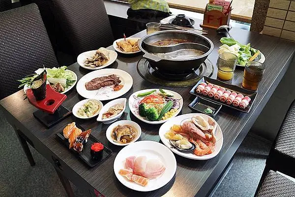 不必是股神，你也不必是巴菲特，只要來到【巴菲樂時尚美食餐廳】保證讓你吃的心滿意足，更富足！打開你的『今天吃什麼? APP』來到屏東最推薦的美食饗宴吃到飽