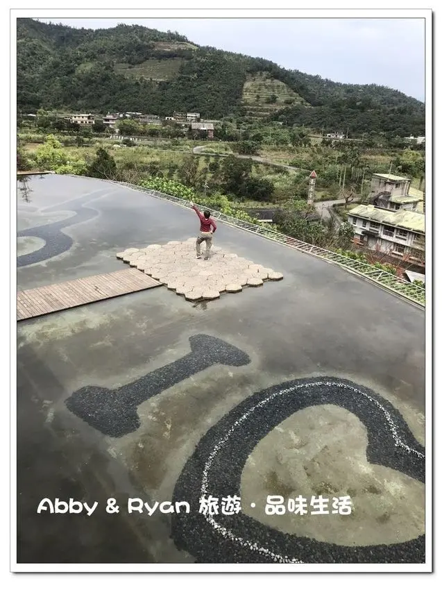 【宜蘭冬山景觀餐廳】龍座咖啡景觀餐廳～無邊際的水池畔 x 宜蘭雙心石滬 x I LOVE YOU拍照熱點．情侶約會好地方！