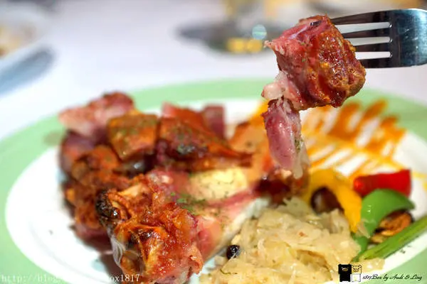 【台中。南區】Hornet 大黃蜂主題餐廳。演譯美味巧思。美式經典好料。台中市國立公共資訊圖書館內1F餐廳