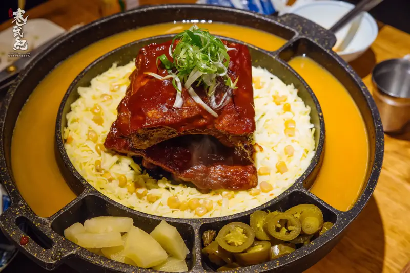 【中肯‧食記】捷運忠孝敦化站‧娘子韓食-市民店｜超華麗八色豬五花‧霸氣韓式起司豬肋排！