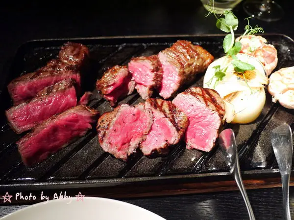 【食記:市府捷運站】信義誠品。晶華新寵。負擔的起的奢華。Just Grill牛排館/超豐盛buffet