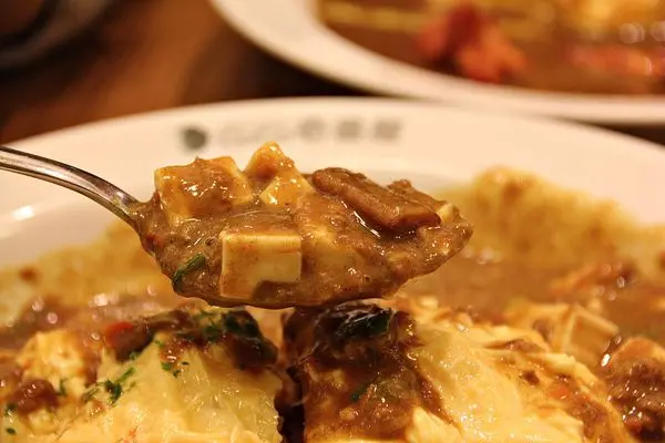 【CoCo壱番屋】麻婆豆腐咖哩+醬菜