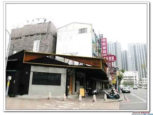 （台南。東區美食）Dacci 打趣，法式廚房 /  在“打趣”，你吃得到法國道地鄉村菜＋國際咖啡調配師為您調製的飲品～無論是正餐時段或午茶時刻，來坐來好食＾＾        
      