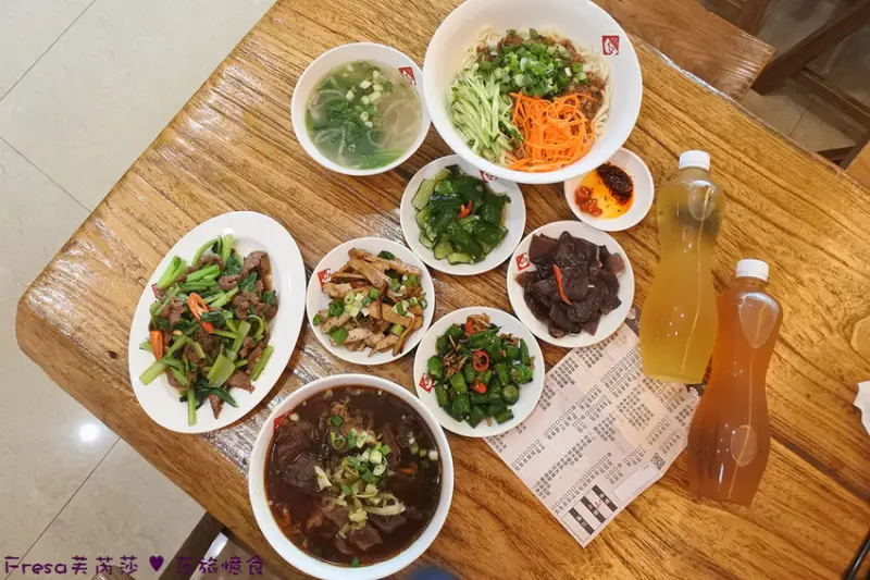 台南美食【老夫子牛肉麵（成功店）】在地飄香數十載.厚實啾系牛肉麵.炸醬麵香好濃郁│團體聚餐│外帶美食│中西區美食 - Fresa芙芮莎♥莎旅憶食