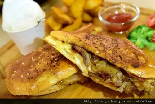 花花，甲飽沒【台北食記】ZERO Café 好吃的古巴三明治！用餐還可免費塔羅牌占卜！