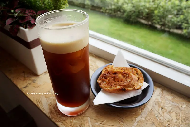 【台中西區】Solidbean Coffee Roasters - 老屋咖啡館.啤酒咖啡喝了不會醉.淹沒冰淇淋有雙份濃縮和焦糖脆片讓我暫時忘記熱量.呵!