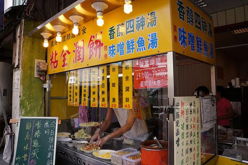 【台中豐原】粘全潤餅 - 四神湯潤餅味噌鮮魚湯.鹿港傳統美食.經過都見排隊人潮.長頸鹿美語和薪火相傳鮮奶吐司旁邊.慈龍寺對面.近瑞安街.非凡大探索美食