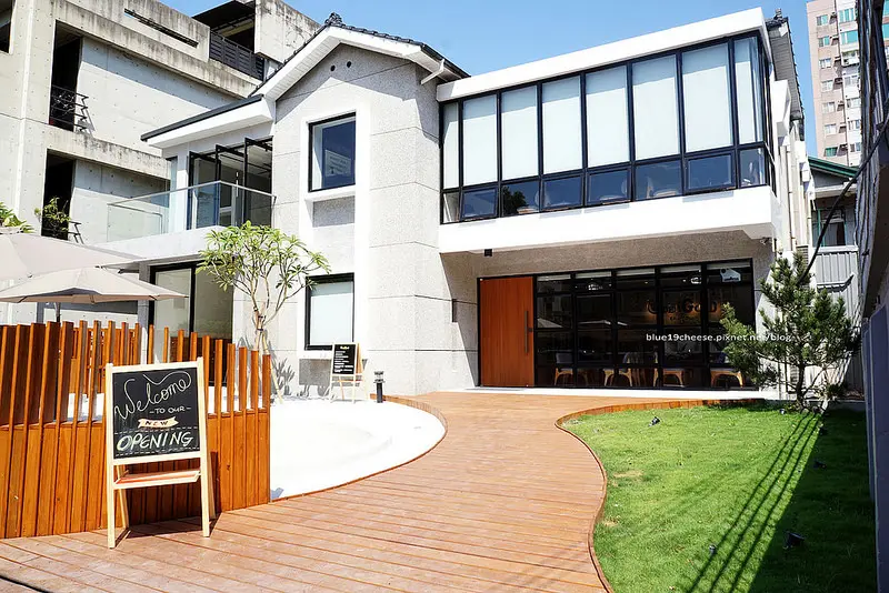 【台中西區】小樂圓 Oden Good - 亮點兩層樓高的透明旋轉溜滑梯.小孩的樂園阿!大庭院沙坑童書繪本.六品關東煮三明治薯條.鮮奶界LV.LavAzza咖啡.親子友善餐廳.10/9開始試營運