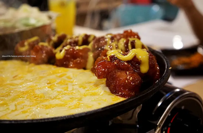 【台中西區】麻藥瘋雞OMAYA台中公益店 - 李光洙愛情春川炒雞鍋.棉花糖泡泡.台灣地區第10家分店.工業風格裝潢.韓國連鎖餐廳.朋友聚餐.非凡大探索報導.建議先訂位