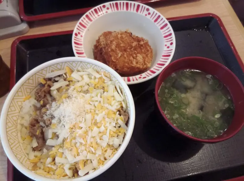 【台北市中正區 / 日式連鎖 / 捷運北車】SUKIYA すき家 日式連鎖平價牛丼飯