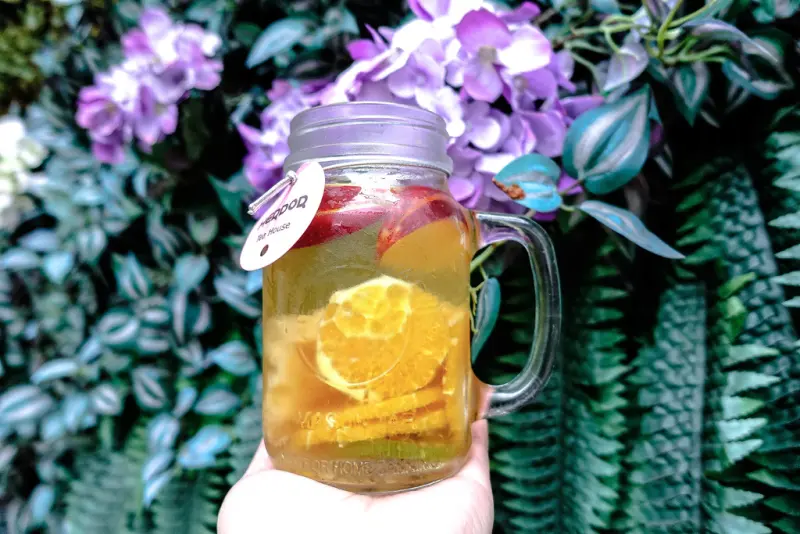 『魔王食記』台北大安 來一場粉色夢幻午餐約會吧 HERDOR Tea House禾.多 雞尾酒茶飲 水果水 早午餐 瓶子甜點/東區餐飲『內文有店家資訊』