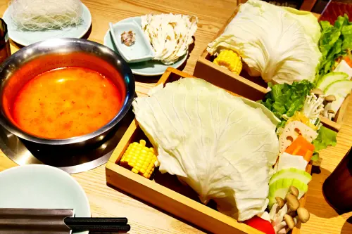 [台北大安] 國父紀念館冷藏肉專門 鍋無敵 光復店寬敞舒適的日式火鍋