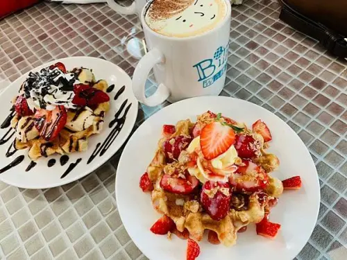 【新北 淡水】Billies waffle 碧莉絲鬆餅//淡江大學下午茶 學生價畫杯飲品 碩果僅存的手作列日比利時鬆餅咖啡館 來一場視覺與味覺的饗宴 留下您的 Perfect Moment
