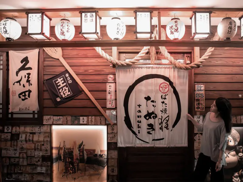 台北日式居酒屋-狸爐端燒｜連日本人都愛這味，濃厚北海道文化、船槳送餐，適合朋友聚餐包廂暢聊！