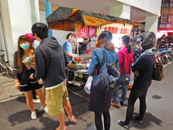 【新莊美食】建中街臭豆腐-宵夜美食，在地推薦