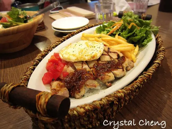 【台北美食分享】MOKUOLA夏威夷Cafe 餐點漂漂亮亮但是味道普普通通 只推地點方便啦！ (市政府站 信義微風)