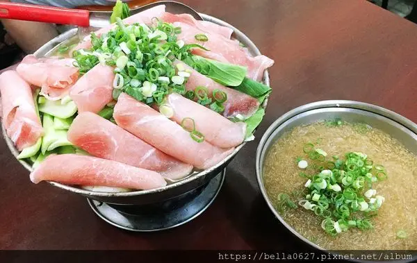 【高雄-楊記麻辣臭臭鍋】內行人才知道的深夜小火鍋，料多到鍋子裝不下，一鍋讓你飽到厭世~