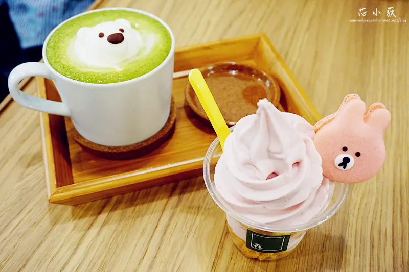 森淇淋。台中一中中友附近超卡哇伊的造型馬卡龍霜淇淋，季節限定口味霜淇淋，還有超夯的造型棉花糖漂浮在咖啡飲品上，超療癒超可愛!