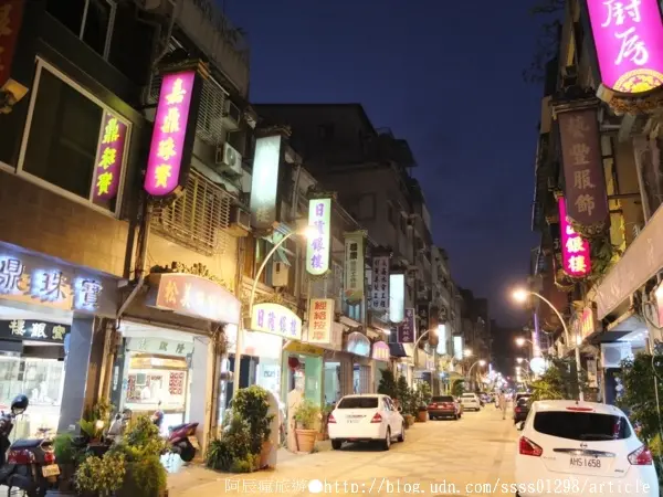 【美食特搜。高雄鹽埕區】雙妃奶茶。新樂街上的人氣奶茶店 身為奶茶控可千萬別錯過唷        
      