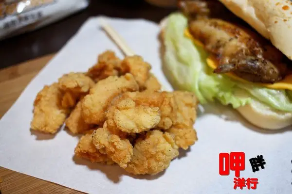 在呷胖洋行吃潛艇堡~