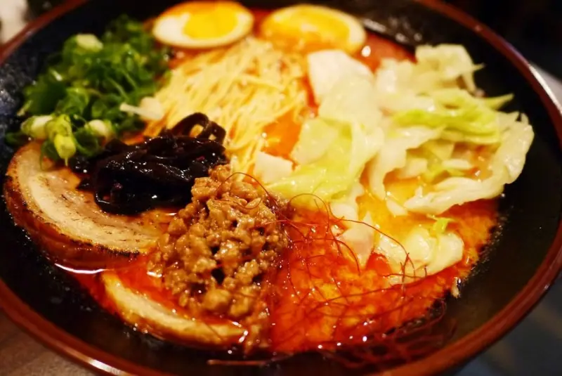 【台北】東區 Okaeriお帰り 你回來啦‧吃碗拉麵吧 有日本味的濃厚系拉麵‧推辛口豚骨、愛知咖哩飯♥♥♥