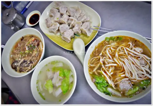 【屏東】東港餃子店‧豬肉麵香到爆、水餃大顆嚇到我