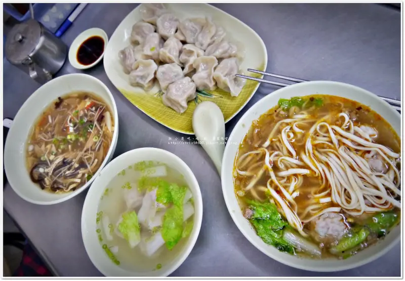 【屏東】東港餃子店‧豬肉麵香到爆、水餃大顆嚇到我