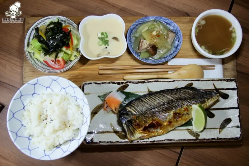 吃-新興。灶坊叄玖之日式和風輕食餐點（工業風環境）