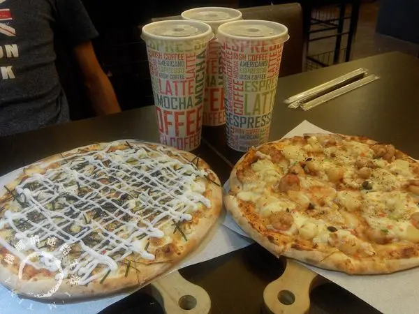 【彰化｜彰化】1985窯烤披薩。薄皮披薩，鹹甜口味多種選擇，親子餐廳