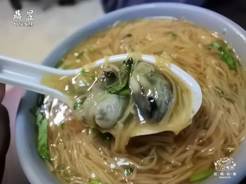 《美食推薦》【新北新莊】鼎昱蚵仔麵線(二訪)。超人氣30年老字號古早味蚵仔麵線 新莊在地人口耳相傳的好味道 隱藏版巷弄排隊銅板美食 捷運丹鳳站美食 新莊必吃美食推薦