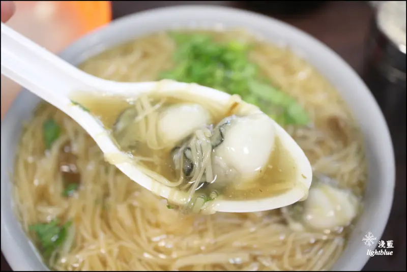 [ 新莊．丹鳳站美食 ] 鼎昱蚵仔麵線～傳香三十年的銅板美食小吃，還有肉圓跟四神湯
