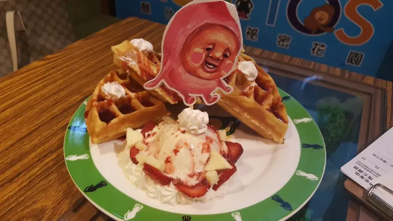 食尚小咪 ♥ 【台北東區下午茶○醜比頭的秘密花園｜與醜比頭一起跳舞喝咖啡吃鬆餅 極度療育心情 醜比頭實在太可愛了!!】