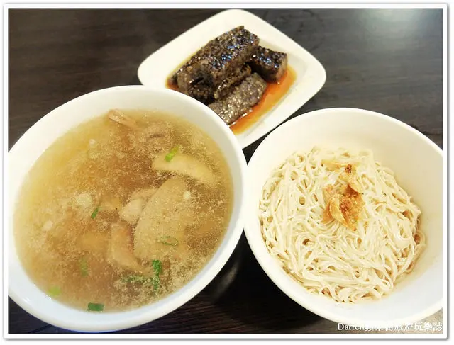 『桃園龜山區』劉家麻油雞●夏天冬令進補來碗麻油料理養生一下 來碗綜合湯腰花豬心豬肝赤肉一次享用