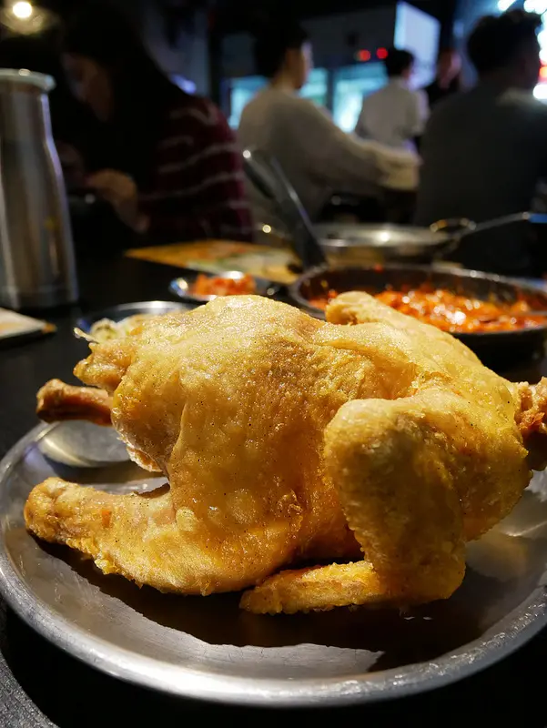 (胖樺食記)台北東區推薦韓式料理” Pocha 韓式熱炒”/捷運忠孝敦化站216巷必吃美食餐廳/古早一隻炸全雞/完整菜單/小菜無限續