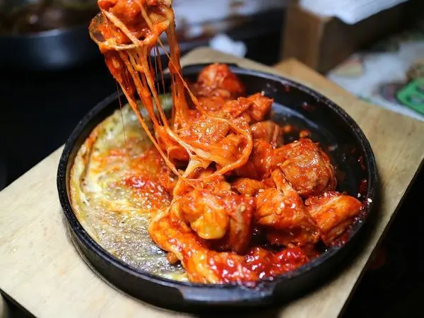 【台北.韓式】Pocha韓式熱炒，熱熱辣辣潮店桌邊服務好貼心