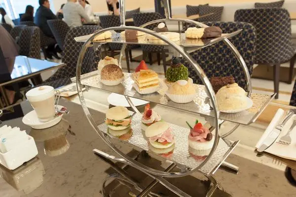 COVA Taiwan 全天候供應三層午茶組，嚐鮮就好