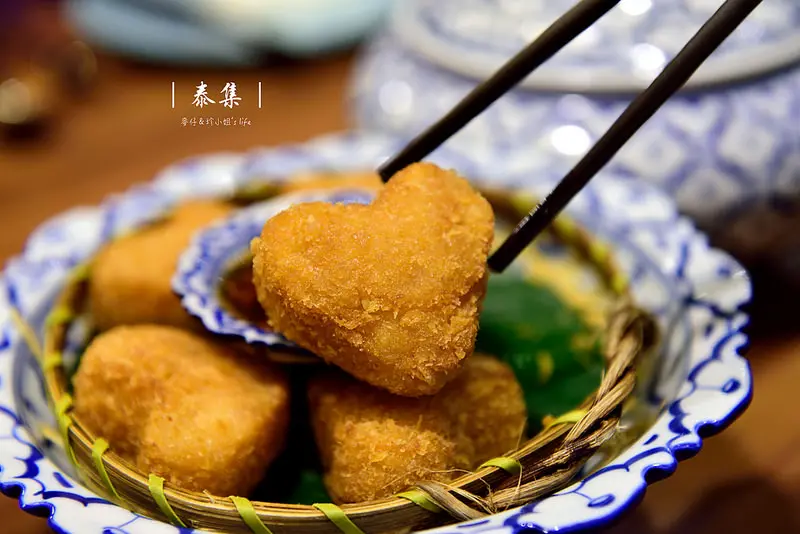 {食-台北} 泰集Thai Bazzar (信義微風店)| 信義區泰式料理推薦/捷運市政府站美食/泰集全新菜單/推心型金錢蝦餅＋泰式香茅烤爐魚