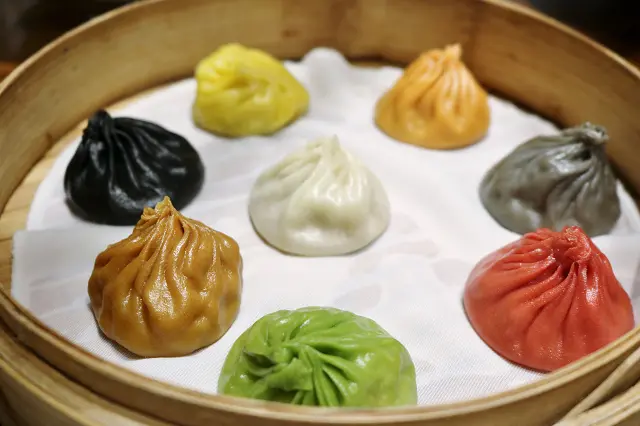 【台北美食】樂天皇朝（微風信義店）小籠包傳奇-『市政府站』八色小籠包．重慶水煮魚