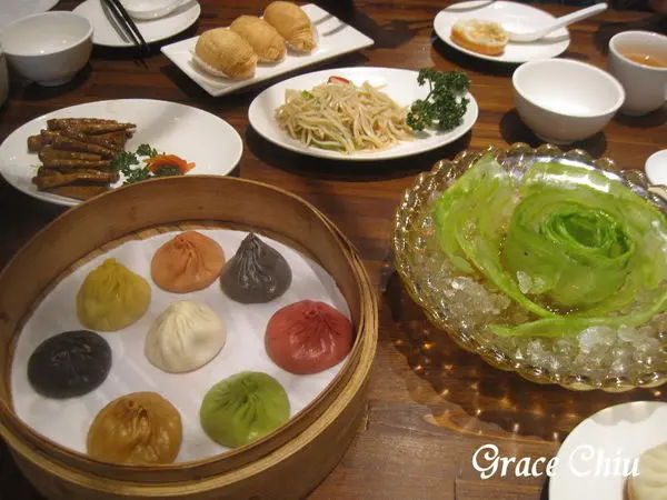 再訪樂天皇朝(微風信義)～吸睛八色小籠包，新奇嚐鮮味