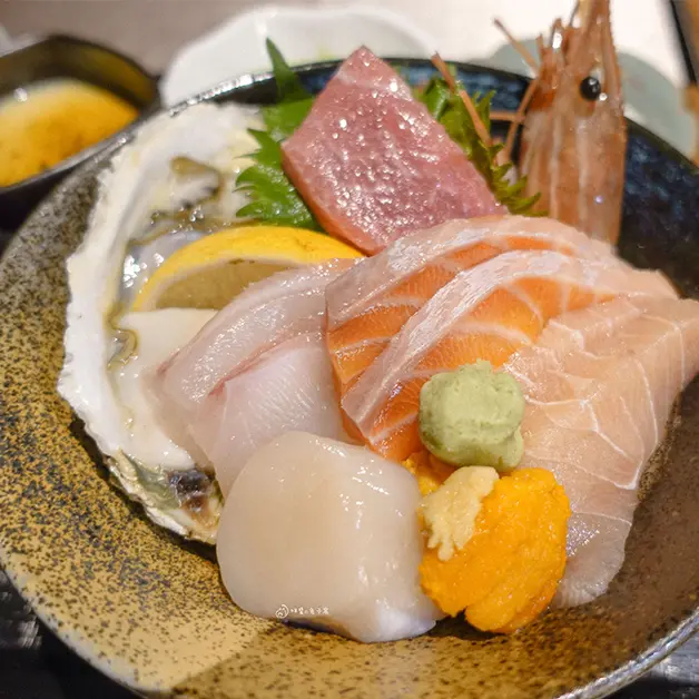 台北美食。魚紳  新鮮活體現撈海鮮日式料理  超浮誇海鮮丼午間套餐 豐盛附餐讓味蕾滿足到爆