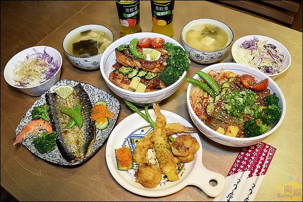 台中好吃丼飯附生菜味噌湯瓶裝飲料吃到飽。秋刀鬪肥牛。食材用料都很實在吃過就愛上它@商妮吃喝遊樂              