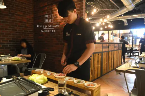 W小姐旅行畫報/ 台北｜食記 韓斤麻浦韓斤麻浦 炙鐵五花燒肉 微風信義 韓式燒烤豬五花Ｘ手工鑄鐵烤盤 焰彩七味燒              