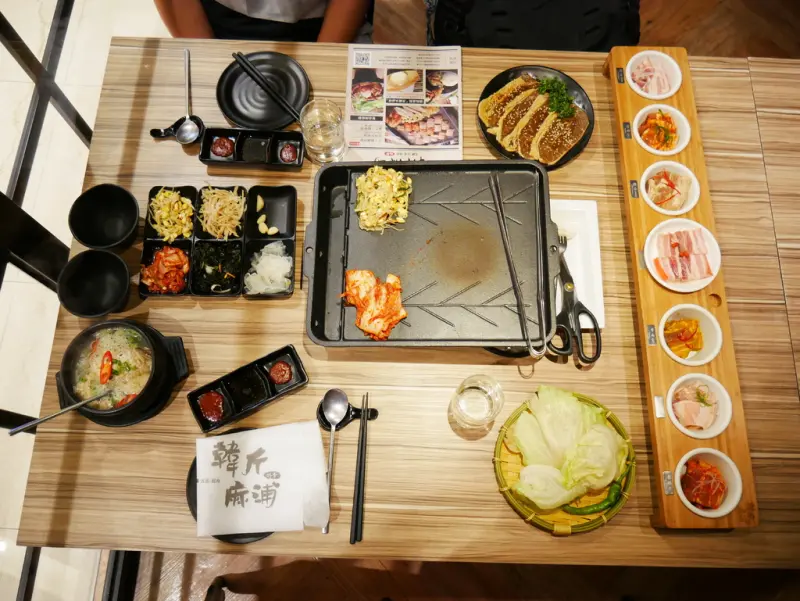 韓斤麻浦 炙鐵五花燒肉･焰彩七味燒･辣年糕炸雞･超療癒夢幻水信玄餅･服務態度一級棒･微風信義美食･捷運市政府站