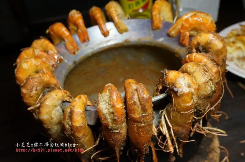 【台北美食】一品活蝦(市民店) 活跳跳現殺泰國蝦子 檸檬蝦 胡椒蝦 雞湯 小酌 宵夜晚餐推薦 輕鬆剝殼超方便